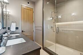 Sisu Lodge by Canmore Premier