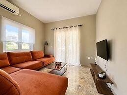 Dioni s Haven - Sunny Retreat With Balcony