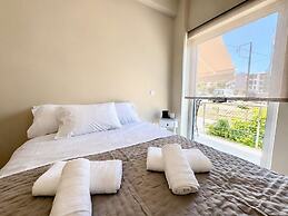 Dioni s Haven - Sunny Retreat With Balcony