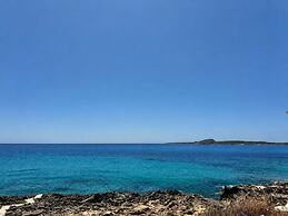 Dioni s Haven - Sunny Retreat With Balcony
