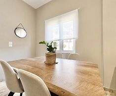 Dioni s Haven - Sunny Retreat With Balcony