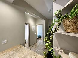 Dioni s Haven - Sunny Retreat With Balcony