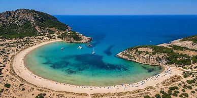 Dioni s Haven - Sunny Retreat With Balcony