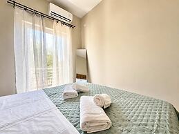 Dioni s Haven - Sunny Retreat With Balcony