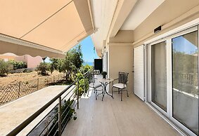 Dioni s Haven - Sunny Retreat With Balcony