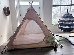 8 Tents at Niagara Retreat Center