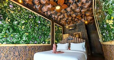 MANJILAND Luxury Pool Villa Pattaya