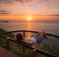 Suwehan Cliff Inn with Hammock Penida