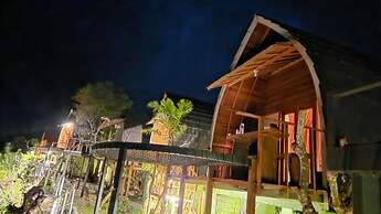 Suwehan Cliff Inn with Hammock Penida