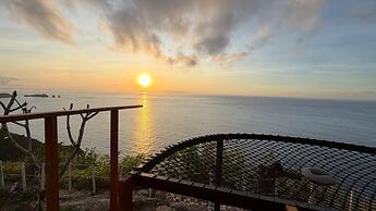Suwehan Cliff Inn with Hammock Penida