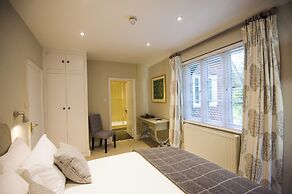 Cowdray Lodge Bed & Breakfast
