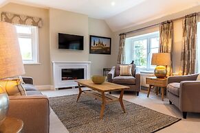Cowdray Lodge Bed & Breakfast