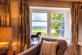 Cowdray Lodge Bed & Breakfast