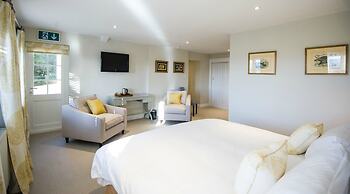 Cowdray Lodge Bed & Breakfast
