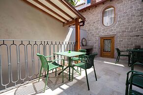 Derya Guest House