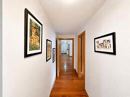 Hillside Elegance Apartment