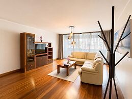 Hillside Elegance Apartment