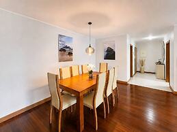 Hillside Elegance Apartment