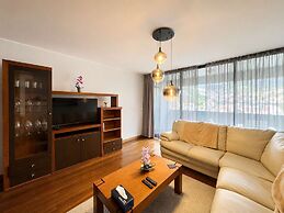 Hillside Elegance Apartment