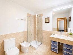 Hillside Elegance Apartment