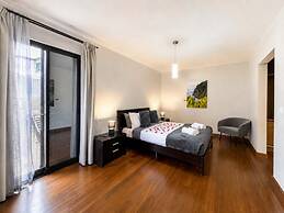 Hillside Elegance Apartment