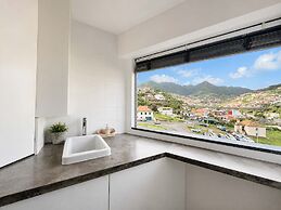 Hillside Elegance Apartment