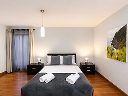 Hillside Elegance Apartment