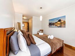 Hillside Elegance Apartment
