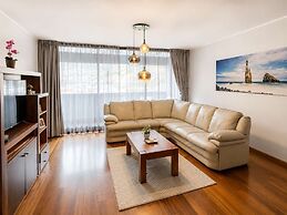 Hillside Elegance Apartment