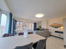 Bright Apartment With Side Sea View