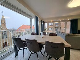 Bright Apartment With Side Sea View
