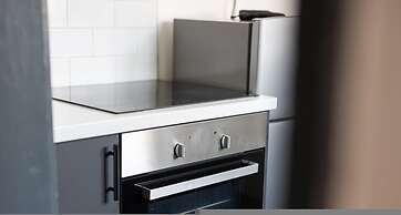 Stylish 3BR Gateshead Home Free Parking Sleeps 6