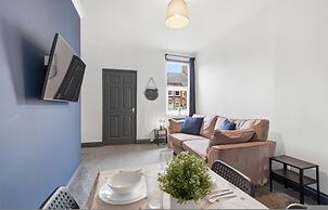 Stylish 3BR Gateshead Home Free Parking Sleeps 6