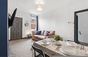Stylish 3BR Gateshead Home Free Parking Sleeps 6