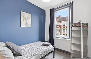 Stylish 3BR Gateshead Home Free Parking Sleeps 6