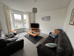 House Sleeps 6 With Garden and Parking