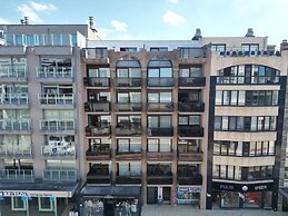 Sunny Coastal Apartment for 6