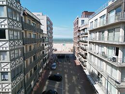 Sunny Coastal Apartment for 6