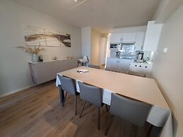 Sunny Coastal Apartment for 6