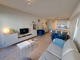 Sunny Coastal Apartment for 6