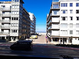 Sunny Coastal Apartment for 6