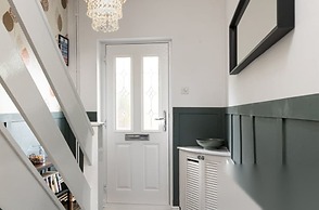 Spacious 4BR Newcastle Home Sleeps 7