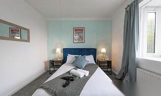 Spacious 4BR Newcastle Home Sleeps 7