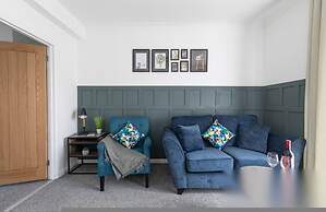 Spacious 4BR Newcastle Home Sleeps 7