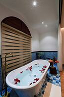 Vesta Boutique Rooftop Hotel