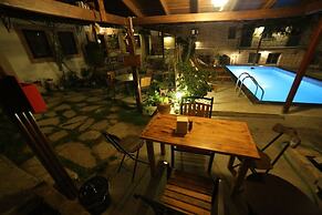 Akropolis Hotel