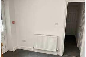 6 Bed - 5 Bath - Sleeps 6 - Free Parking