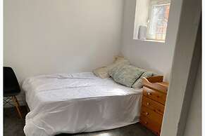 6 Bed - 5 Bath - Sleeps 6 - Free Parking
