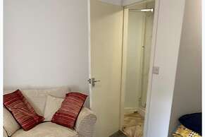 6 Bed - 5 Bath - Sleeps 6 - Free Parking