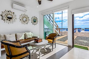 Dog-friendly Ocean-view Retreat With Pool Access Plus Rooftop Deck, AC